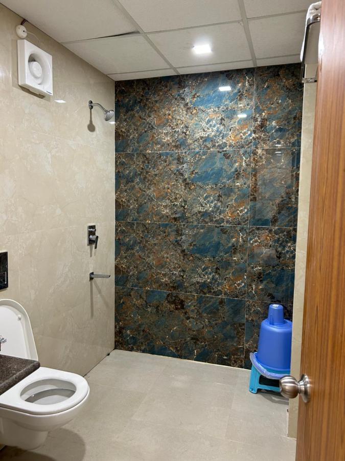 Roomquet Comfort Inn Allāhābād Junction Exterior foto